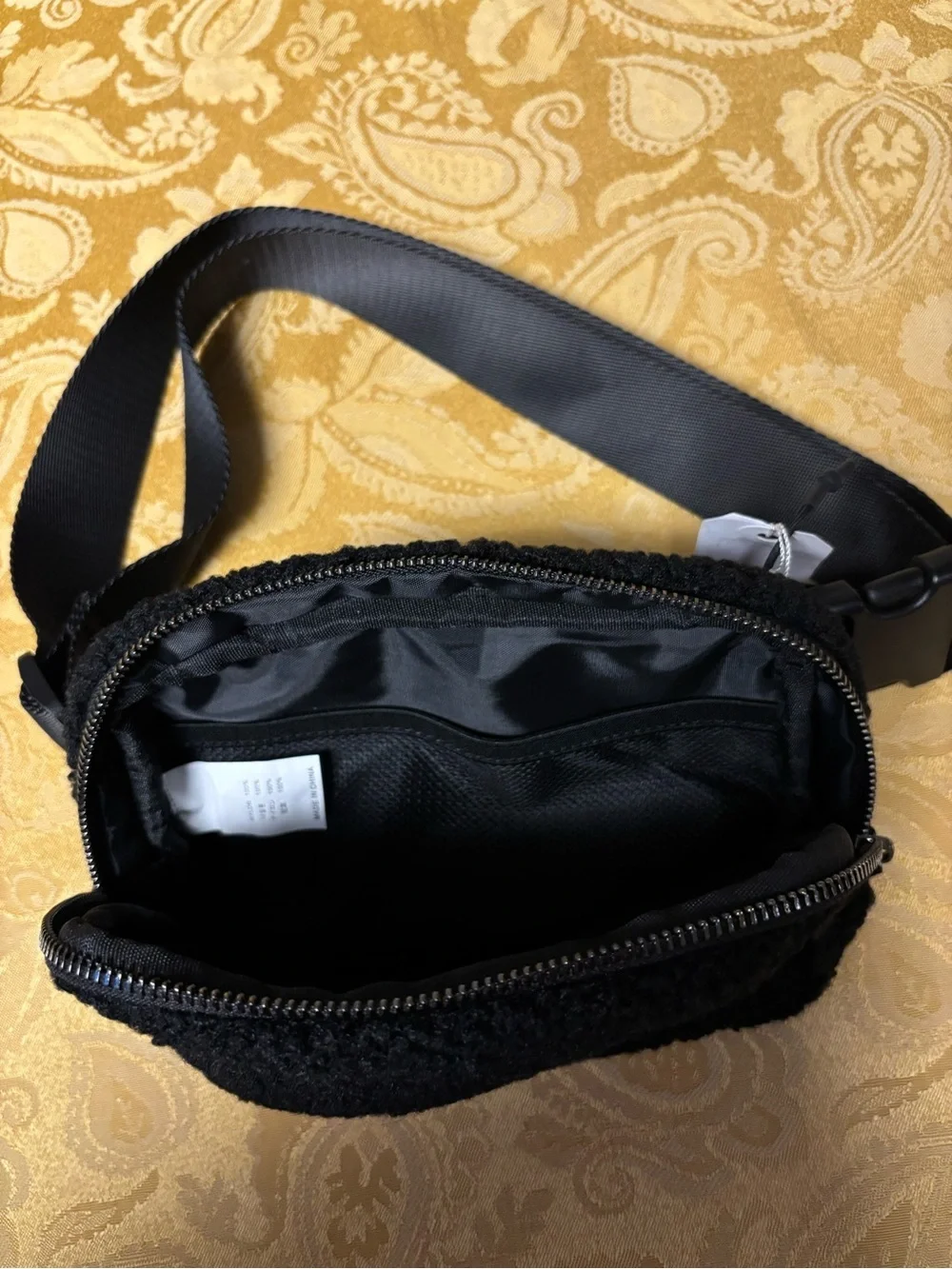 Black Fleece Fanny Pack Belt Bag/Crossbody - Picture 6 of 8